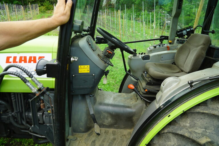 NEXOS er en lavbygd traktor for lavt tyngdepunkt og god framkommelighet.