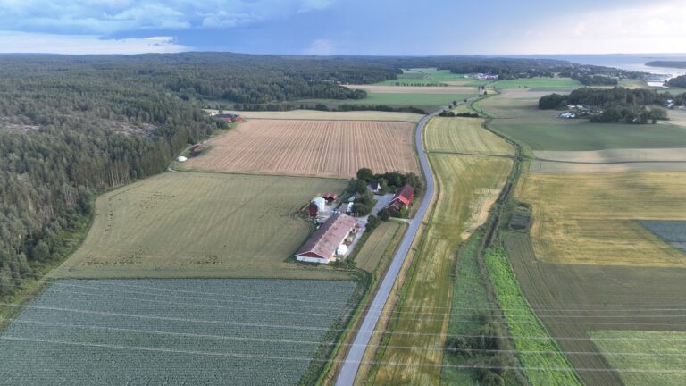 Myre gård ligger på Tombsletta i Råde kommune.